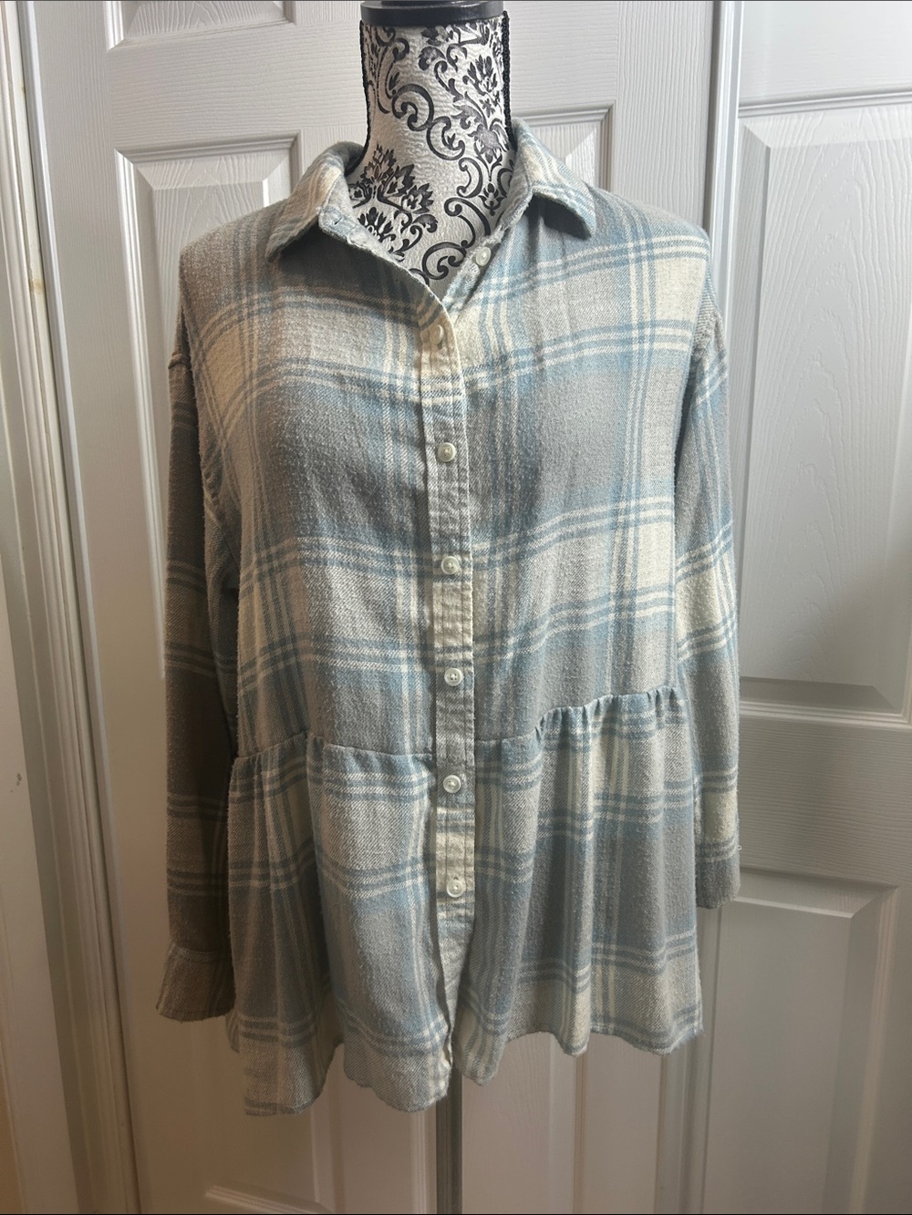 American Eagle Outfitters Light Blue & Cream Plaid Button-Front Peplum Shirt XS